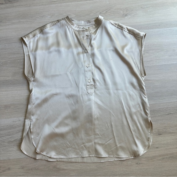 Banana Republic 100% silk Cream Women's Top size Small - Picture 2 of 5